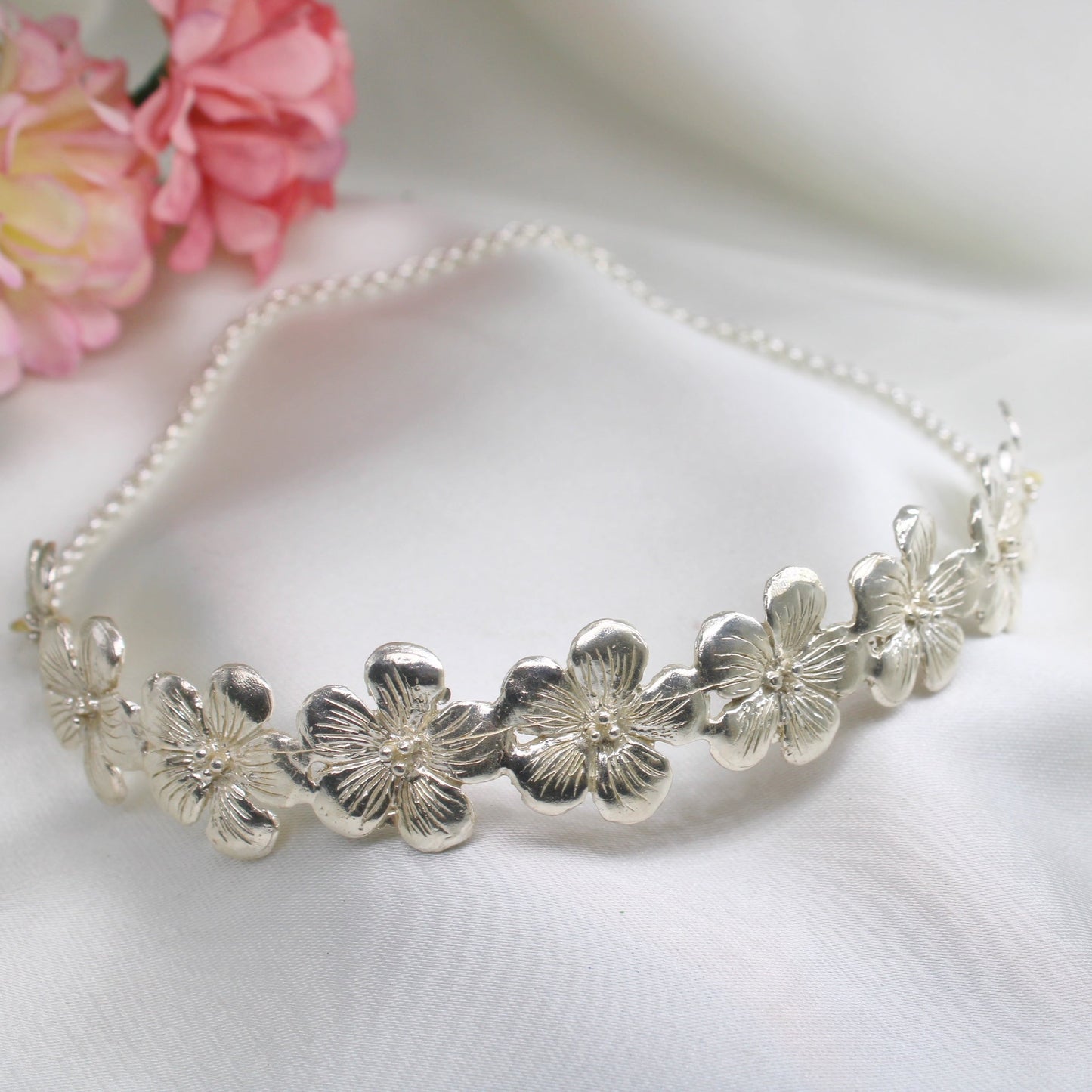 Hibiscus choker